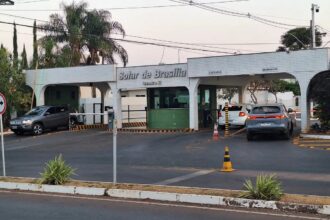 Alexandre de Moraes decide manter Bolsonaro em prisão domiciliar