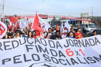 Ato no Rio abre mobilização para pressionar Senado pelo fim da 6x1