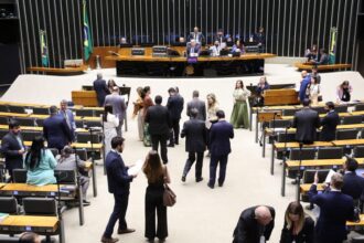 Câmara aprova projeto que proíbe cobrança de tarifa mínima de consumo sobre água e esgoto