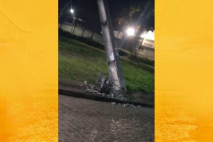 Caminhão derruba poste e foge após acidente no bairro Cidade Nova, em Santo Antônio de Jesus