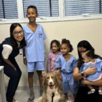 Cão terapeuta leva alegria a crianças internadas