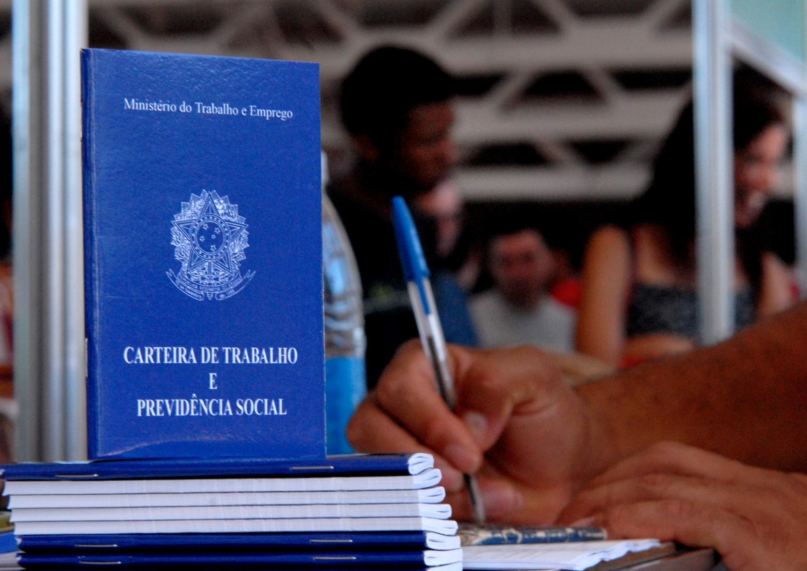 Desemprego cai para 5,4% e Brasil registra menor taxa da história da Pnad