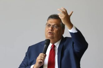 Dino bloqueia R$ 119 milhões de Valdemar por suspeitas em emendas