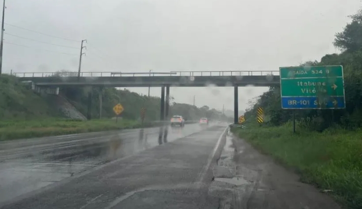 É fake: viaduto entre as BR-101 e BR-324 não desabou, e informação falsa gera preocupação no Recôncavo