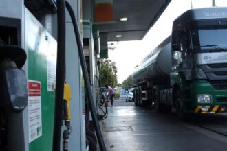 Elevação do etanol na gasolina reacende disputa entre governo e setor automotivo