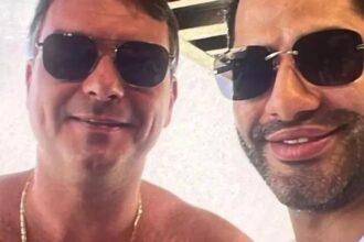 Flávio Bolsonaro aparece em foto com 'Sicário' de Vorcaro