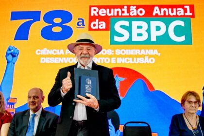 Lula defende investimento em pesquisa e diz que 'não é louco' de brigar com China e EUA