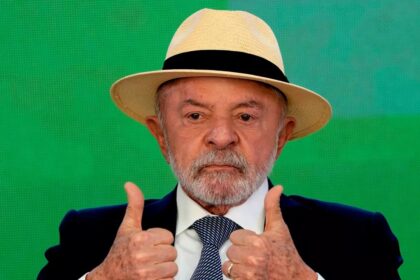 Lula tem 5 pontos percentuais à frente de Flávio Bolsonaro em 2º turno, aponta Datafolha