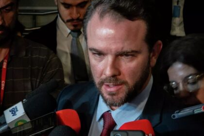 Ministro da Fazenda chama Milei de 'palhaço' e rebate criticas do argentino sobre o Brasil