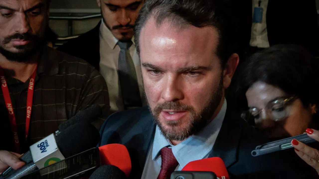 Ministro da Fazenda chama Milei de 'palhaço' e rebate criticas do argentino sobre o Brasil