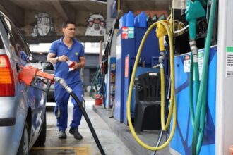 Subsídio de R$ 0,44 por litro da gasolina é prorrogado por 30 dias