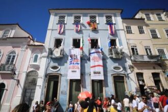 Tradicional almoço em colégio estadual no Pelourinho integra programação da SEC no Dois de Julho | SEC