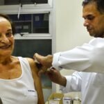 Vacina contra VSR em idosos reduz internações em 75%