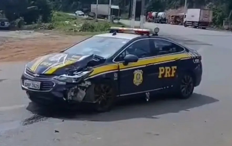 Viatura da PRF se envolve em acidente na BR-101, em Valença