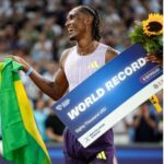 Alison dos Santos quebra recorde mundial nos 400m com barreiras