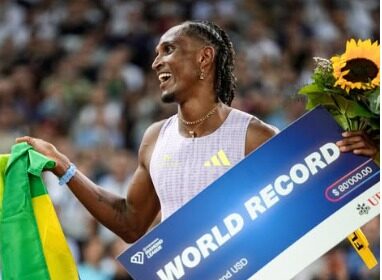 Alison dos Santos quebra recorde mundial nos 400m com barreiras