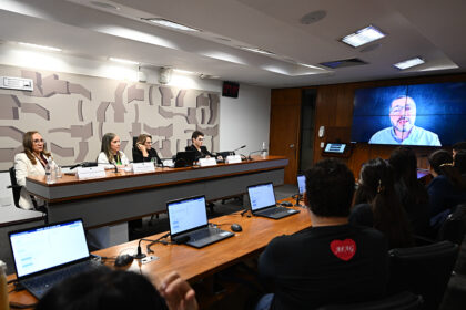 Debatedores pedem novos tratamentos no SUS para doença rara do sangue — Senado Notícias