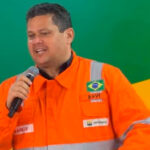— Nós sabemos que a riqueza do petróleo é transformadora para a vida das pessoas, sobretudo por meio dos recursos do fundo social, que vão para a educação pública e a saúde pública. Em nome do povo amapaense, em nome deste pedaço de chão, no extremo norte do Brasil, expresso nossos agradecimentos por enfrentarmos esse desafio — declarou Davi ao elogiar a Petrobras e o apoio do Poder Executivo às pesquisas que resultaram na descoberta.