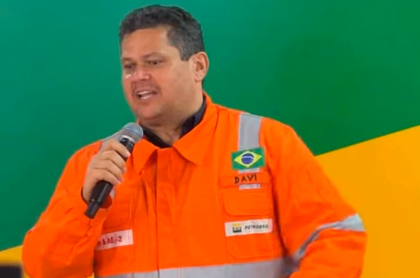 — Nós sabemos que a riqueza do petróleo é transformadora para a vida das pessoas, sobretudo por meio dos recursos do fundo social, que vão para a educação pública e a saúde pública. Em nome do povo amapaense, em nome deste pedaço de chão, no extremo norte do Brasil, expresso nossos agradecimentos por enfrentarmos esse desafio — declarou Davi ao elogiar a Petrobras e o apoio do Poder Executivo às pesquisas que resultaram na descoberta.