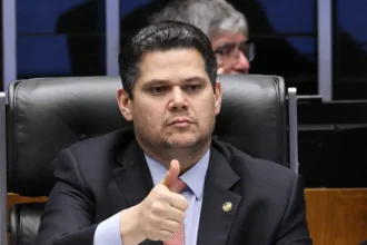 Escala 6×1: PEC avança no Senado após conversa entre Lula e Alcolumbre