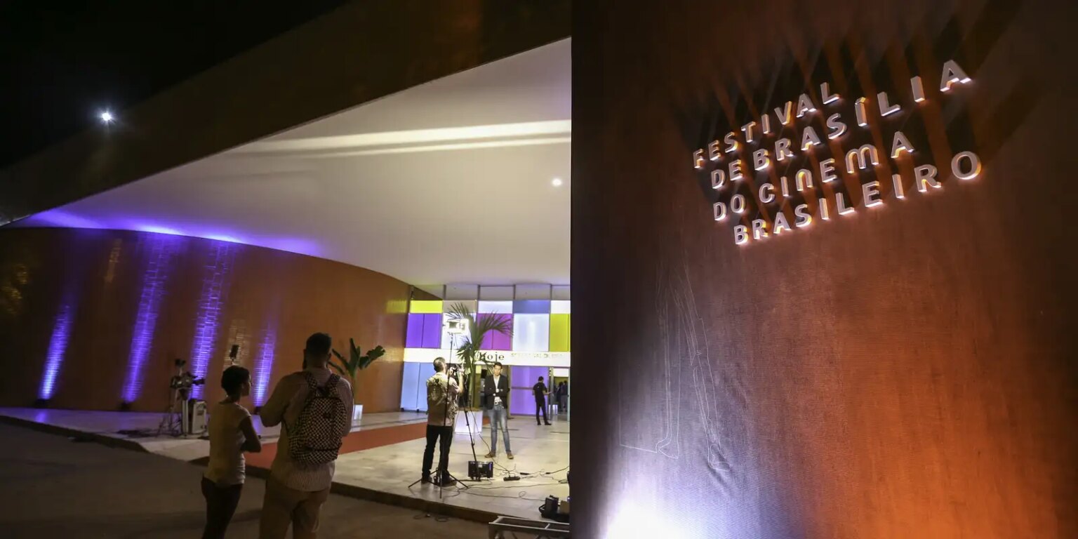 Festival de cinema de Brasília vive impasse; classe artística repudia