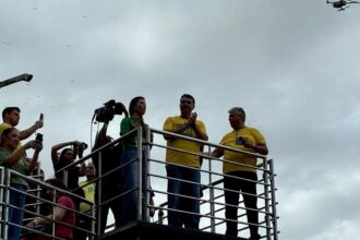 Flávio inicia campanha com pouco público