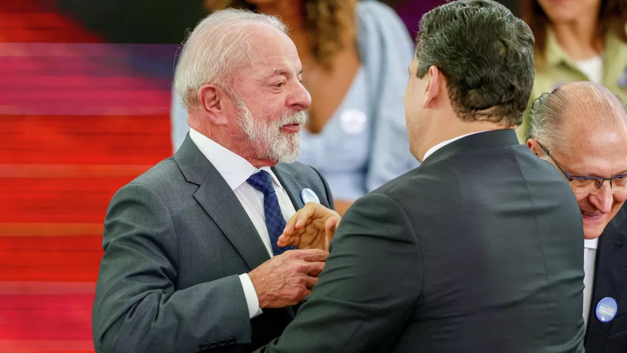 Lula e Alcolumbre se reúnem, e presidente do Senado crava: 'Diálogo reestabelecido'