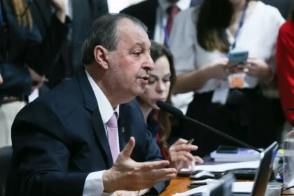 PEC 6×1 avança no Senado e prevê jornada de 40 horas