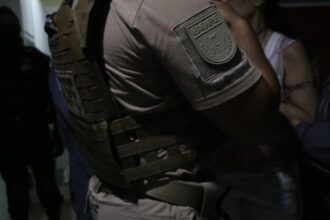 PM liberta seis reféns e prende cinco faccionados em Salvador