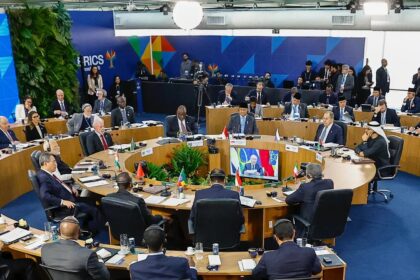 Plano de governo de Lula prevê ampliar cooperação Sul-Sul e fortalecer BRICS e Mercosul
