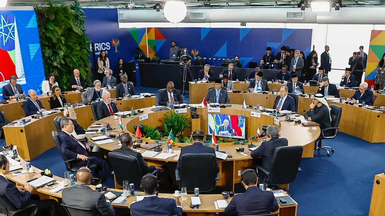 Plano de governo de Lula prevê ampliar cooperação Sul-Sul e fortalecer BRICS e Mercosul