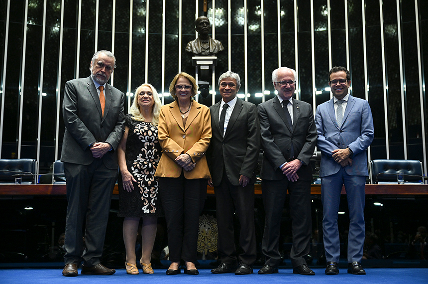 Sessão especial destaca importância da imprensa na promoção do turismo — Senado Notícias