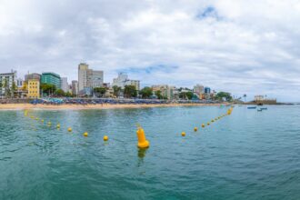 Boias são instaladas e mudam segurança no Porto da Barra