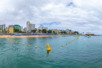 Boias são instaladas e mudam segurança no Porto da Barra