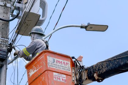 Lauro de Freitas instala 40 lâmpadas de LED