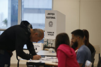 Lei proíbe prisão de candidatos e eleitores durante período de votação — Senado Notícias