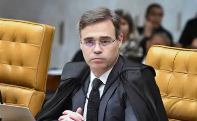 Mendonça se manifesta após encontro com dono do Master