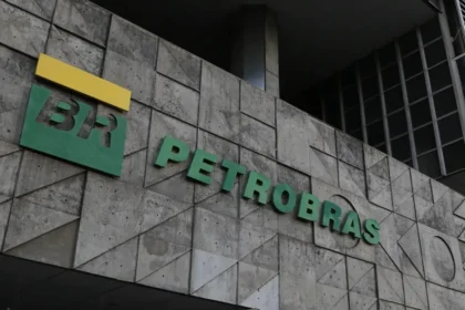 Petrobras entrega 1º navio de programa de R$ 450 milhões