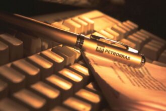 Petrobras fecha acordo de cooperação na área de petróleo em Moçambique