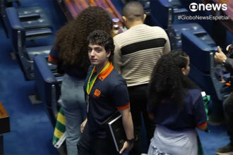 Ao retratar as expectativas, os desafios e as perspectivas de jovens brasileiros diante do primeiro voto, o documentário mostrou o papel do Programa Jovem Senador na formação de cidadãos.