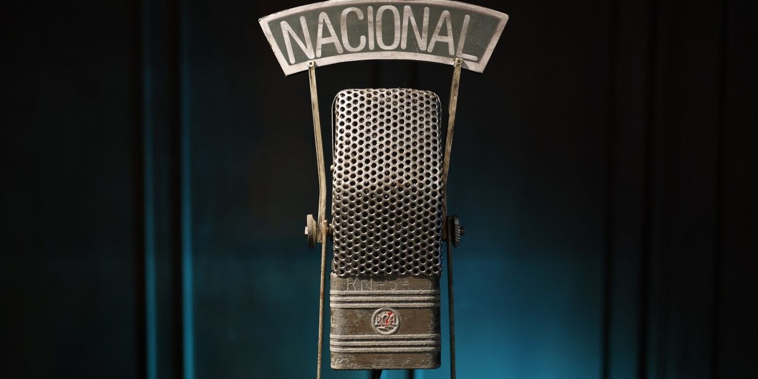 Rádio Nacional celebra 90 anos neste sábado com programação especial