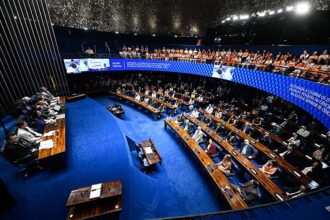 Sessão destaca excelência do ensino da Escola Superior de Ciências da Saúde — Senado Notícias