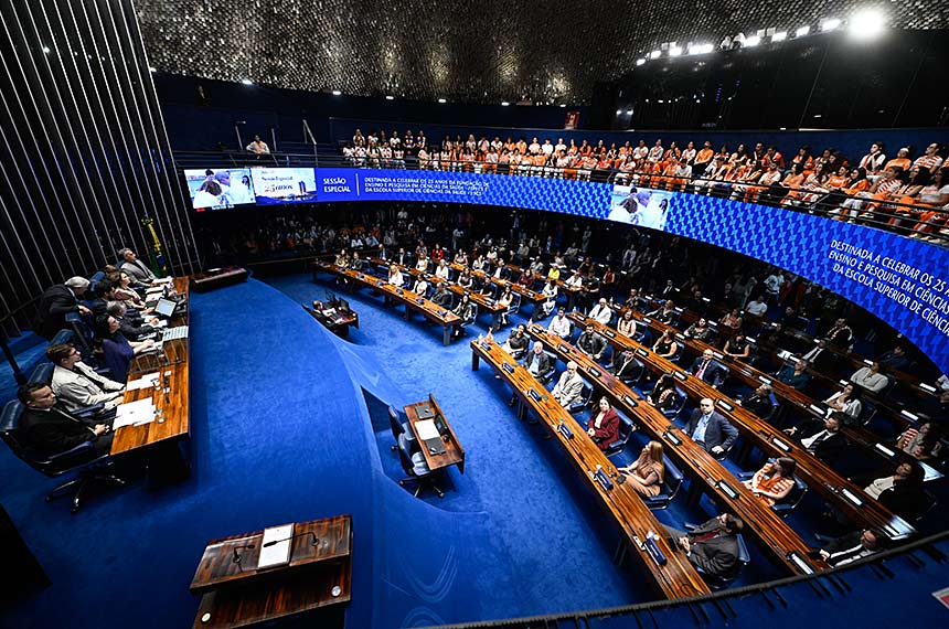 Sessão destaca excelência do ensino da Escola Superior de Ciências da Saúde — Senado Notícias