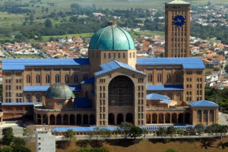 Aparecida espera 500 mil fiéis nesta segunda
