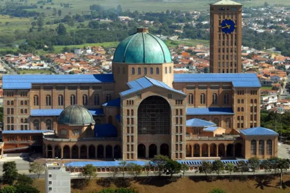 Aparecida espera 500 mil fiéis nesta segunda