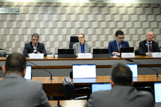 CMA: 'Tarifaço' afeta soberania, enquanto terras-raras oferecem riscos e oportunidades — Senado Notícias