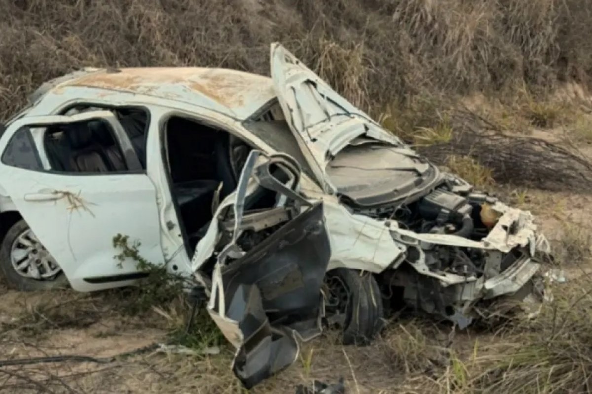 Carro capota na BA-250 e deixa cinco jovens feridos no Vale do Jiquiriçá