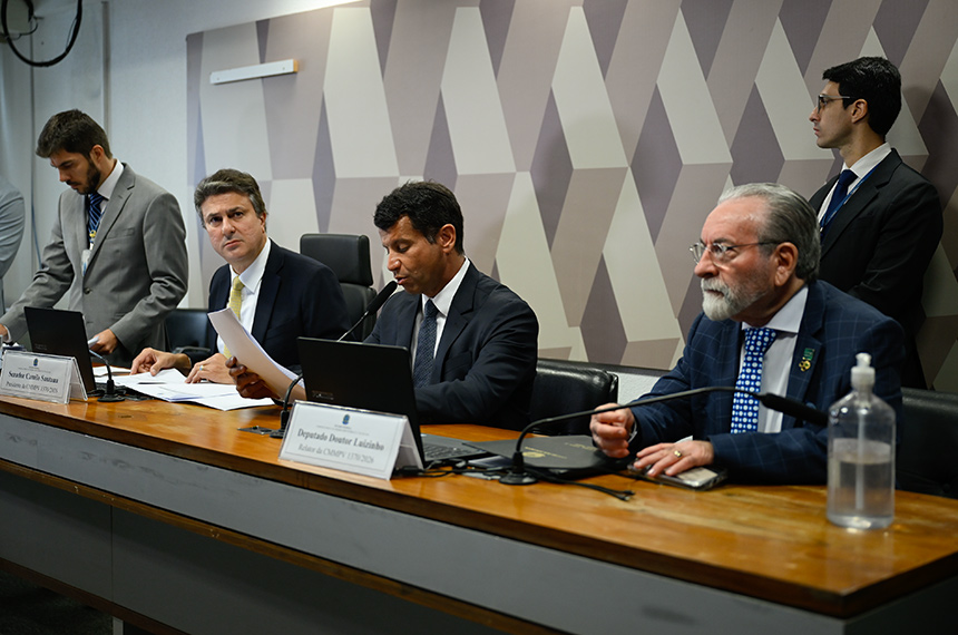 Comissão mista aprova MP que exige exame para exercício da medicina — Senado Notícias