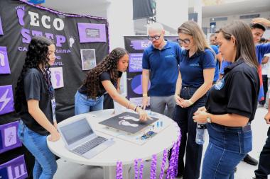 Estudantes da rede estadual de Lauro Freitas apresentam projetos científicos e tecnológicos durante feira escolar | SEC