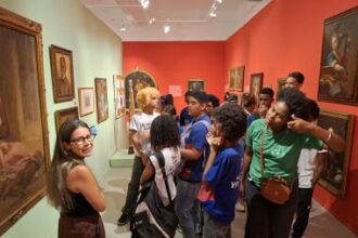 Estudantes da rede estadual de Salvador conhecem acervo de obras de arte durante visita guiada a museus da cidade | SEC